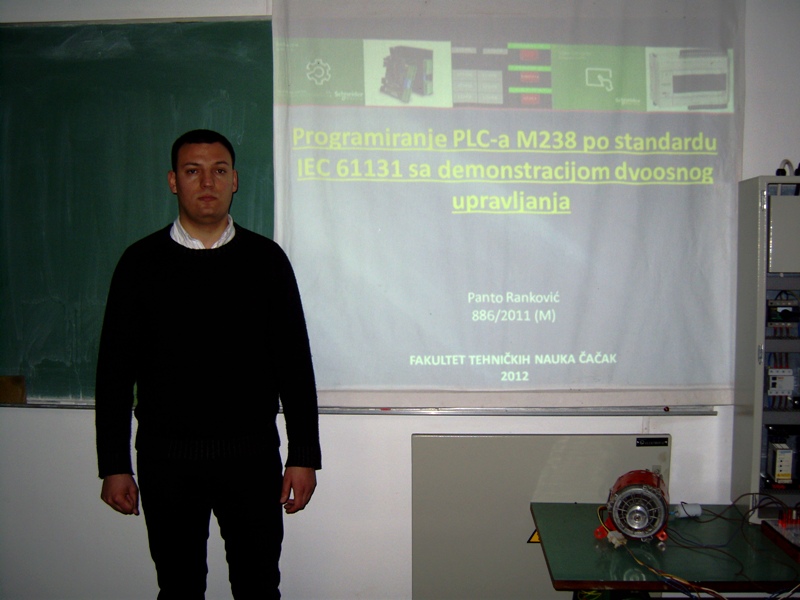 Програмирање PLC-a M238 по стандарду IEC 61131 са демонстрацијом двоосног управљања (мастер)